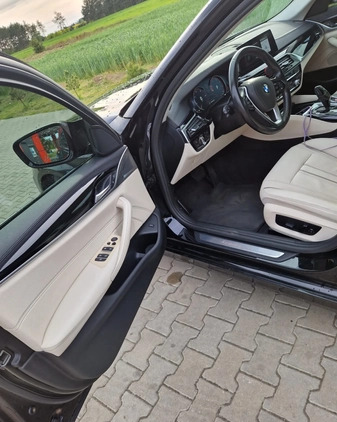 BMW Seria 5 cena 117900 przebieg: 99500, rok produkcji 2017 z Zwoleń małe 326
